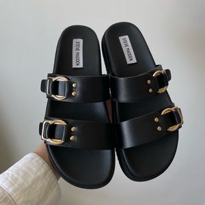 Steve Madden hanni black chunky gold buckle slides